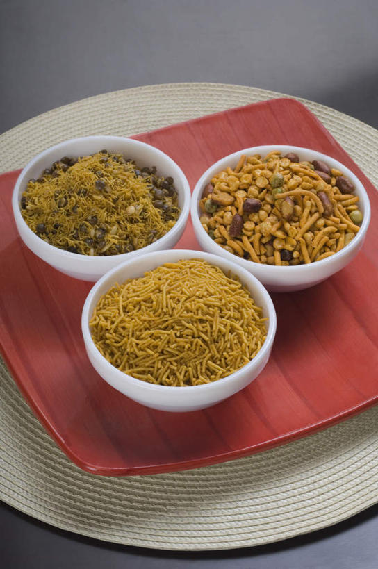 无人,竖图,俯视,室内,特写,白天,白色背景,烹饪,植物,豆,花生,蔬菜,一堆,堆叠,堆积,新鲜,陶瓷,豆类,豆子,调味,香料,佐料,料理,食品,坚果,陶瓷制品,菜肴,美食,食物,三个,容器,碗,摄影,长生果,佳肴,有机食品,绿色食品,影棚,储藏,堆,配料,储存,花生仁,豆科,作料,落花生,落生,印度菜,印度料理,花生米,花生豆,彩图,高角度拍摄,影棚拍摄,拍摄,贮存