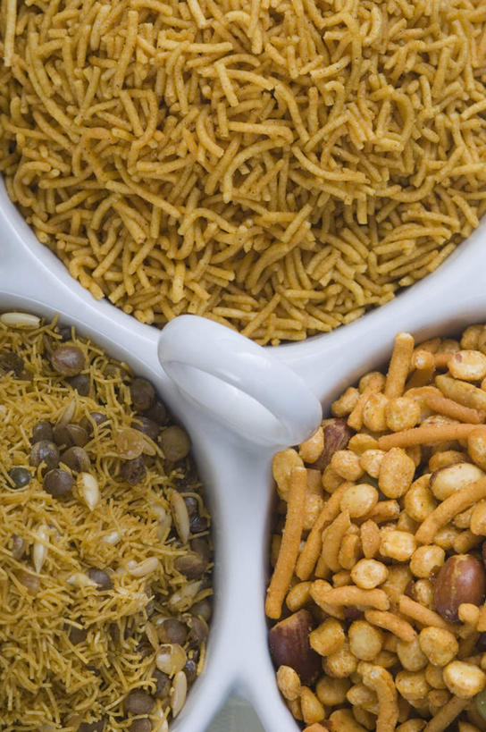 无人,竖图,俯视,室内,特写,白天,烹饪,植物,豆,花生,蔬菜,新鲜,陶瓷,豆类,豆子,调味,香料,油炸,佐料,料理,食品,坚果,陶瓷制品,菜肴,美食,食物,三个,容器,碗,长生果,佳肴,有机食品,绿色食品,储藏,配料,储存,花生仁,豆科,作料,落花生,落生,印度菜,印度料理,花生米,花生豆,彩图,高角度拍摄,贮存