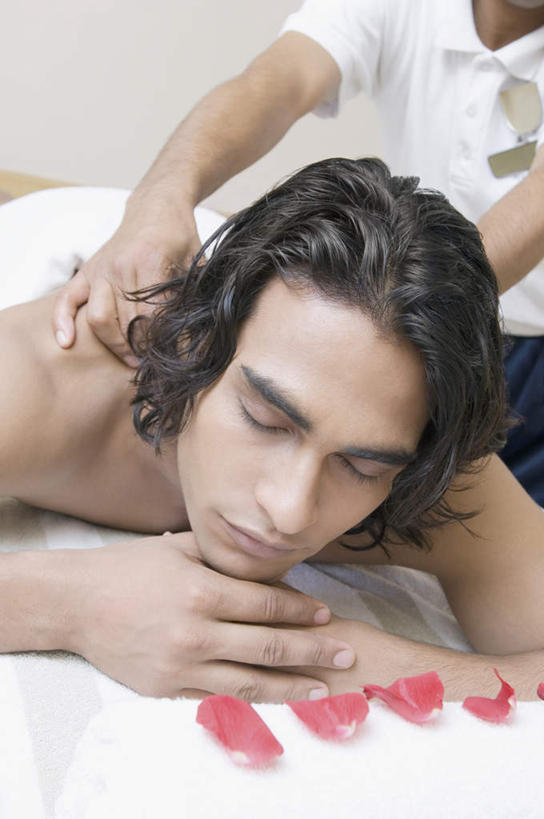 两个人,按摩师,闭眼,竖图,室内,白天,正面,爱情,按摩,幸福,纯洁,热情,床,玫瑰,亚洲,服装,盛开,纺织物,玫瑰花,床单,浪漫,花蕾,休闲装,被子,花,花瓣,花朵,鲜花,衣服,毛巾,花苞,花蕊,趴着,清洁,休闲,温暖,温馨,休闲服,恩爱,服饰,单人床,保暖,和睦,被单,感动,透气,指压,防水,尊敬,储水,耐磨,吸水,天真,刺玫花,徘徊花,男人,男性,女人,女性,亚洲人,印度人,技师,闭眼睛,闭着眼,闭着眼睛,趴,半身,彩图,推拿,融洽