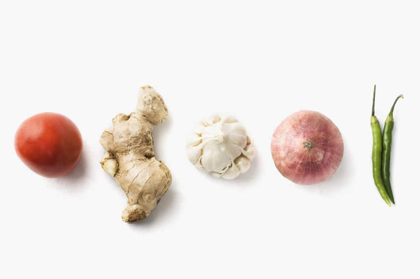 无人,横图,俯视,室内,特写,白天,白色背景,姜,辣椒,蔬菜,蒜,西红柿,洋葱,一排,新鲜,整齐,食品,蒜头,食物,排列,摄影,有机食品,绿色食品,影棚,队列,玉葱,止咳,辣角,红海椒,大椒,辣虎,广椒,止痛,解毒,胡蒜,发汗,温肺,温胃,行气,止呕,百辣云,圆葱,洋葱头,生姜,球葱,老姜,辣子,红辣椒,海椒,番茄,番椒,大蒜,葱头,彩图,高角度拍摄,影棚拍摄,拍摄,散寒