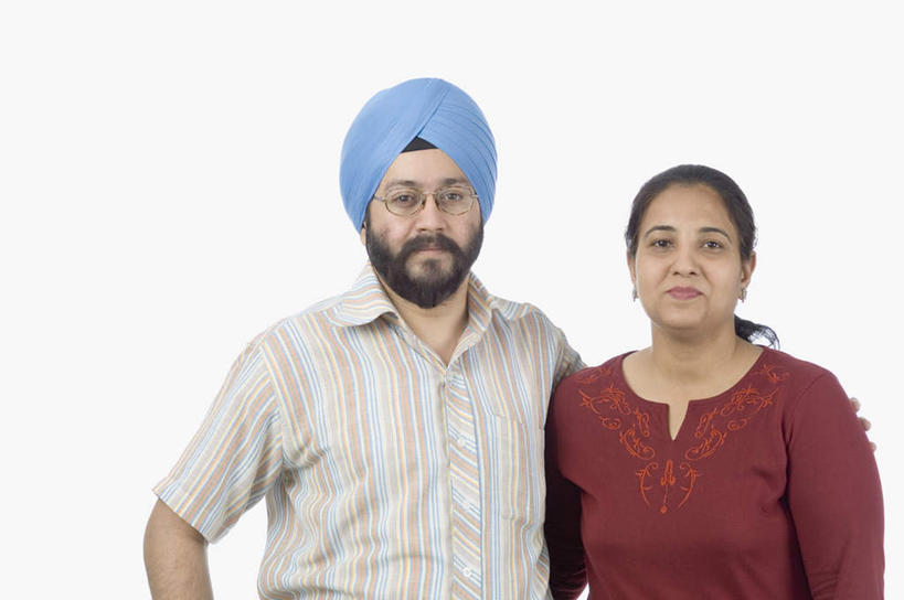 中年人,胡须,两个人,家庭,夫妻,抱,横图,室内,白天,白色背景,正面,民族服装,爱情,印度,亚洲,服装,头巾,眼镜,浪漫,注视,休闲装,衣服,观察,看,休闲,温暖,温馨,一家人,休闲服,恩爱,恋人,摄影,服饰,影棚,抱着,观看,和睦,察看,搂着,关注,近视眼镜,男人,男性,女人,女性,中年男性,中年女性,亚洲人,印度人,胡子,络腮胡,夫妇,情侣,搂,搂抱,半身,彩图,影棚拍摄,传统服装,民俗服,拍摄,伴侣,融洽