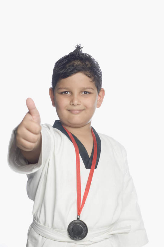 儿童,一个人,站,竖图,室内,白天,白色背景,正面,纯洁,智慧,亚洲,仅一个男性,仅一个人,突出,服装,注视,称赞,表扬,小孩,衣服,白色,观察,看,手势,站着,仅一个小孩,可爱,竖,童年,童趣,摄影,服饰,影棚,观看,翘,高,察看,夸奖,衣着,优秀,穿着,关注,童真,烂漫,无邪,好,妙,顺利,出色,超群,杰出,卓越,奇妙,衣饰,聪明,天真,男孩,男人,男性,亚洲人,印度人,孩子,大拇指,站立,半身,彩图,影棚拍摄,拍摄,男生,练功服