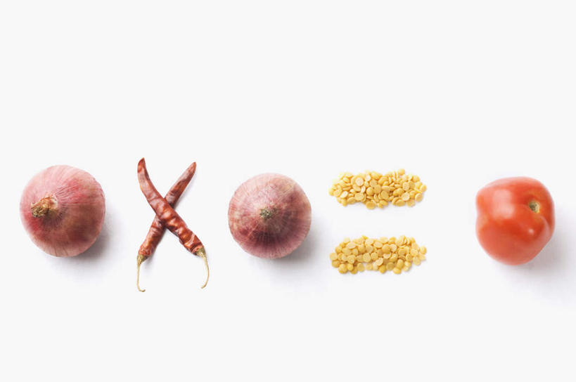 无人,横图,俯视,室内,特写,白天,白色背景,餐桌,桌子,辣椒,蔬菜,西红柿,洋葱,一排,阴影,新鲜,整齐,反射,影子,食品,食物,排列,红色,摄影,有机食品,绿色食品,影棚,餐台,队列,玉葱,辣角,红海椒,大椒,辣虎,广椒,圆葱,洋葱头,球葱,辣子,红辣椒,海椒,番茄,番椒,葱头,彩图,高角度拍摄,影棚拍摄,拍摄