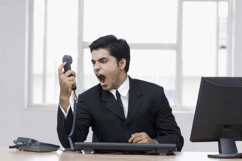 一个人,商务人士,商务男性,办公室,坐,打电话,横图,室内,白天,正面,衬衫,电脑,显示器,鼠标,键盘,窗户,家具,桌子,电话,亚洲,仅一个男性,仅一个人,握,套装,网络,办公桌,拿,拿着,注视,输入设备,通讯设备,玻璃窗,仅一个年轻男性,话筒,观察,看,张嘴,电话线,台式电脑,握着,观看,察看,关注,通信设备,商务装,张大嘴巴,工薪阶层,输出设备,办公家具,交流,男人,男性,年轻男性,亚洲人,印度人,白领,上班族,电话机,张开嘴,沟通,通话,坐着,半身,彩图,衬衣