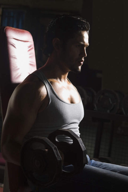 肌肉,健壮,一个人,健身房,坐,竖图,室内,白天,侧面,锻炼,运动,哑铃,亚洲,仅一个男性,仅一个人,服装,注视,休闲装,运动器械,仅一个年轻男性,衣服,观察,看,休闲,健康,休闲服,健身器械,活力,力量,服饰,观看,青春,察看,强壮,关注,健身器材,体育,男人,男性,年轻男性,亚洲人,印度人,坐着,半身,彩图,健身,健身馆,运动器材