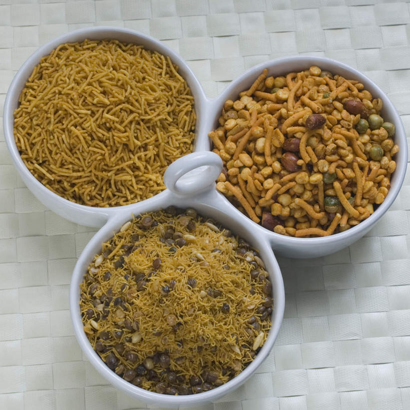 无人,横图,俯视,室内,特写,白天,植物,餐桌,桌子,豆,花生,蔬菜,一堆,许多,阴影,堆叠,堆积,新鲜,反射,影子,陶瓷,豆类,豆子,食品,坚果,陶瓷制品,很多,食物,排列,三个,容器,碗,长生果,有机食品,绿色食品,餐台,储藏,堆,储存,花生仁,豆科,落花生,落生,摆列,花生米,花生豆,彩图,高角度拍摄,布列,分列,贮存