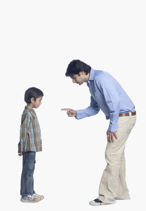 儿童,中年人,两个人,家庭,父亲,儿子,站,说,竖图,室内,白天,侧面,衬衫,讨论,纯洁,亚洲,弯腰,指,服装,注视,休闲装,方向,相视,小孩,衣服,观察,看,手势,站着,休闲,温暖,温馨,父子,一家人,面对面,休闲服,父爱,可爱,童年,童趣,责备,服饰,观看,对视,和睦,察看,互视,指向,关注,相对,童真,烂漫,无邪,相看,交流,天真,男孩,男人,男性,中年男性,亚洲人,印度人,孩子,沟通,讲话,交谈,商讨,说话,谈话,站立,彩图,全身,衬衣,融洽,男生
