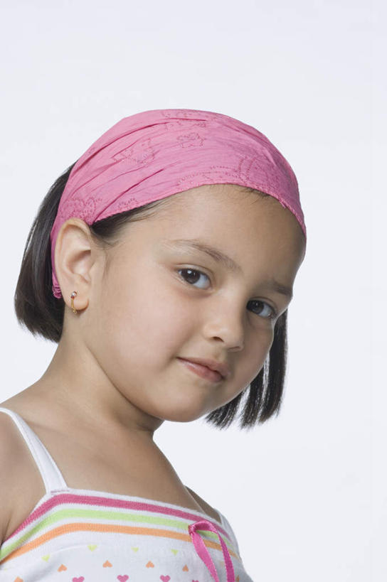 儿童,脸,脸颊,一个人,站,竖图,室内,白天,白色背景,侧面,纯洁,亚洲,仅一个女性,仅一个人,服装,头巾,注视,休闲装,小孩,衣服,粉色,观察,看,站着,仅一个小孩,休闲,休闲服,可爱,童年,童趣,摄影,服饰,影棚,观看,察看,关注,童真,烂漫,无邪,天真,女孩,女人,女性,亚洲人,印度人,孩子,脸部,脸蛋,面部,站立,半身,彩图,影棚拍摄,拍摄,女生