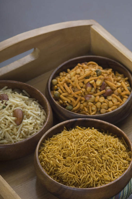 无人,竖图,俯视,室内,特写,白天,植物,餐桌,桌子,豆,花生,餐具,一堆,许多,阴影,堆叠,堆积,灰色背景,反射,木制,碟子,盘,影子,豆类,豆子,谷类,谷物,坚果,米,很多,排列,盘子,木制品,容器,碟,碗,摄影,长生果,影棚,餐台,储藏,堆,储存,花生仁,香米,豆科,落花生,落生,摆列,印度香米,巴斯马蒂大米,巴斯马蒂香米,香稻,花生米,花生豆,彩图,高角度拍摄,影棚拍摄,拍摄,布列,分列,贮存