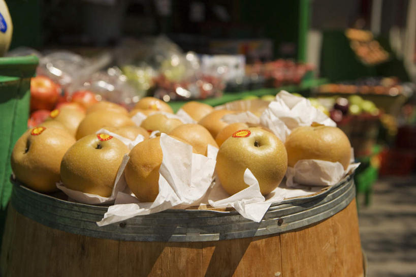 无人,横图,室外,白天,正面,购物,旅游,度假,消费,苹果,水果,新鲜,木桶,桶,生食,食品,果实,集市,市场,娱乐,食物,容器,享受,休闲,放松,金融,有机食品,绿色食品,储藏,储存,选购,贸易,彩图,贮存