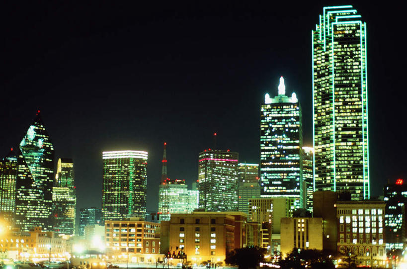 无人,高楼大厦,横图,室外,夜晚,正面,度假,办公楼,美景,城市风光,城市,大厦,建筑,路灯,摩天大楼,写字楼,夜景,照明,美国,许多,阴影,朦胧,模糊,光线,影子,景观,灯光,娱乐,灯,排列,楼宇,享受,休闲,商务楼,景色,放松,照亮,北美,北美洲,照明设备,德克萨斯州,美洲,德克萨斯,达拉斯,达拉斯市,得州,德州,得克萨斯州,孤星之州,北亚美利加洲,亚美利加洲,灯火辉煌,摆列,火树银花,灯烛辉煌,彩图,大楼,高层建筑,高楼,摩天楼,布列,分列