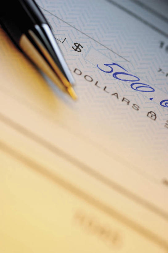 无人,竖图,俯视,室内,特写,白天,静物,一张,阴影,朦胧,模糊,反射,英文,笔,标志,数字,文字,影子,字符,字母,办公用品,标识,水笔,文具,学习用品,金融,摄影,阿拉伯数字,影棚,经济,英文字母,支票,文具用品,一支,单据,票据,单子,流通,贸易,彩图,高角度拍摄,影棚拍摄,拍摄