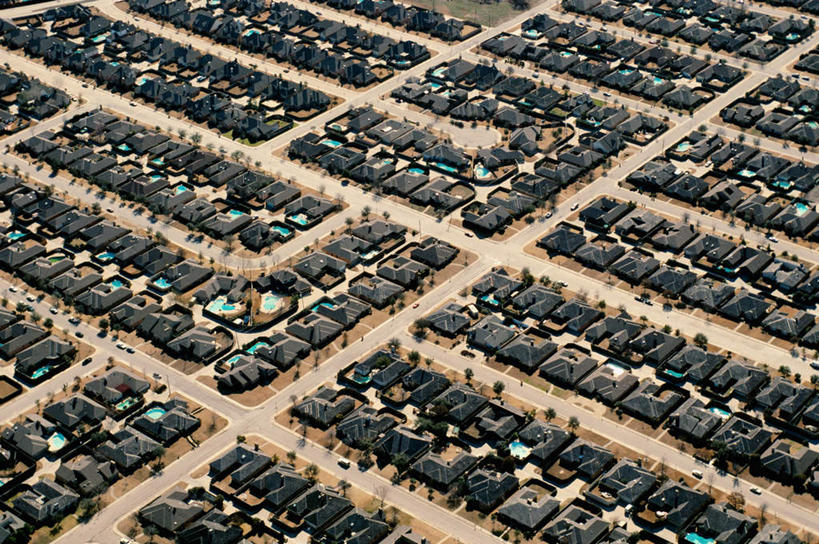 无人,体育馆,游泳池,家,停车场,横图,俯视,航拍,室外,白天,度假,美景,水,城市风光,城市,道路,路,公路,汽车,美国,一排,许多,停靠,阴影,整齐,光线,影子,房屋,屋子,景观,水池,水面,交通,娱乐,泳池,楼房,住宅,车,排列,阳光,交通工具,轿车,享受,休闲,景色,放松,游泳馆,北美,北美洲,鸟瞰,队列,停泊,载具,德克萨斯州,美洲,德克萨斯,达拉斯,达拉斯市,得州,德州,得克萨斯州,孤星之州,北亚美利加洲,亚美利加洲,马路,彩图,高角度拍摄,房子,泊车场