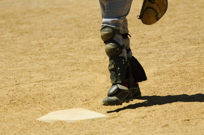 西方人,一个人,运动员,体育馆,运动场,站,横图,室外,特写,白天,正面,运动鞋,锻炼,旅游,度假,运动,鞋子,欧洲,欧洲人,仅一个男性,仅一个人,仅一个中年男性,阴影,朦胧,模糊,光线,影子,抬腿,娱乐,体育场,阳光,站着,享受,休闲,放松,田径场,休闲鞋,室外运动,户外运动,运动馆,男人,男性,中年男性,白种人,体育运动员,运动选手,站立,半身,彩图,健身