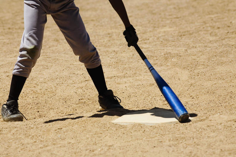 西方人,腿部,腿,一个人,体育馆,运动场,站,横图,俯视,室外,特写,白天,运动服,锻炼,旅游,度假,运动,鞋子,欧洲,欧洲人,仅一个男性,仅一个人,握,阴影,服装,裤子,光线,棒球棒,影子,球棒,娱乐,运动器械,体育场,仅一个年轻男性,一个,衣服,阳光,站着,享受,休闲,健身器械,放松,握着,服饰,田径场,单个,衣着,穿着,室外运动,健身器材,户外运动,运动馆,衣饰,男人,男性,年轻男性,白种人,站立,半身,彩图,高角度拍摄,健身,运动器材,运动装