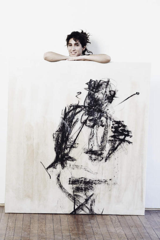 西方人,一个人,站,竖图,室内,白天,正面,绘画,地板,欧洲,欧洲人,仅一个女性,仅一个人,艺术,墙,地面,古典,注视,文化,木地板,墙壁,墙面,工艺品,观察,看,趴着,品味,站着,仅一个中年女性,观看,美术,察看,高雅,关注,美学,女人,女性,中年女性,白种人,趴,站立,彩图,全身