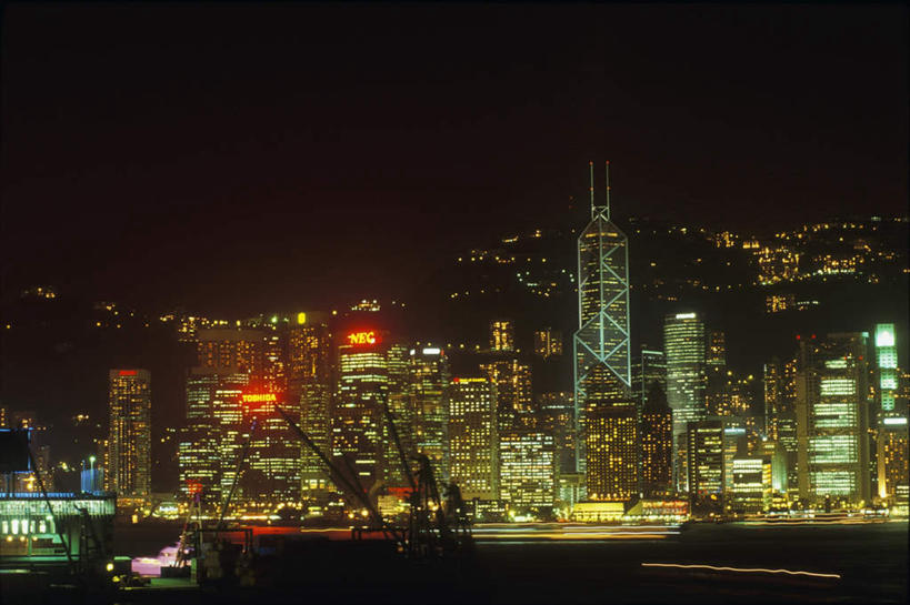 无人,高楼大厦,横图,室外,夜晚,正面,度假,海浪,海洋,美景,城市风光,标志建筑,城市,大厦,地标,建筑,轮船,摩天大楼,夜景,船,香港,中国,亚洲,阴影,朦胧,模糊,光线,影子,景观,浪花,建筑群,灯光,娱乐,建设,海水,交通工具,享受,休闲,景色,放松,港,载具,海景,东亚,香港特别行政区,港澳台,中华人民共和国,灯火辉煌,火树银花,灯烛辉煌,大海,风浪,海,海水的波动,近岸浪,涌浪,彩图,大楼,高层建筑,高楼,摩天楼