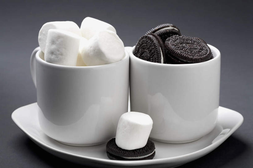 点心,无人,横图,俯视,室内,特写,白天,植物,杯子,餐具,一堆,许多,阴影,堆叠,堆积,反射,碟子,盘,影子,陶瓷,食品,草药,药草,陶瓷制品,中药,食物,盘子,马克杯,水杯,碟,饼干,零食,奥利奥,夹心饼干,堆,止咳,药材,中草药,药蜀葵,中药材,本草,解毒,利尿,消炎,彩图,高角度拍摄,散寒