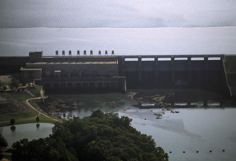 无人,横图,俯视,航拍,室外,白天,旅游,度假,灌溉,河流,美景,树林,水,植物,建筑,格鲁吉亚,亚洲,蓄水,河水,景观,水流,水平线,辽阔,海平线,娱乐,建设,水坝,水库,树,树木,蓝色,绿色,蓝天,天空,自然,天,享受,休闲,广阔,发电,景色,放松,生长,晴朗,成长,一望无际,鸟瞰,自然风光,西亚,坝,航运,万里无云,防洪,供水,水力发电,无边无际,一马平川,晴空,晴空万里,彩图,高角度拍摄,水天相接,水天一线