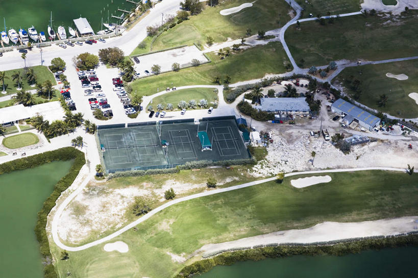 无人,家,横图,俯视,航拍,室外,白天,度假,草地,草坪,海浪,海洋,美景,植物,城市风光,城市,道路,路,公路,美国,房屋,屋子,景观,浪花,公寓,球场,网球场,交通,娱乐,场地,洋房,楼房,住宅,草,树,树木,绿色,自然,海水,享受,休闲,景色,放松,生长,成长,北美,北美洲,鸟瞰,美洲,海景,佛罗里达,佛罗里达州,佛州,阳光州,北亚美利加洲,亚美利加洲,佛罗里达半岛,大海,风浪,海,海水的波动,近岸浪,涌浪,马路,彩图,高角度拍摄,房子,网球场地,佛罗里达群岛