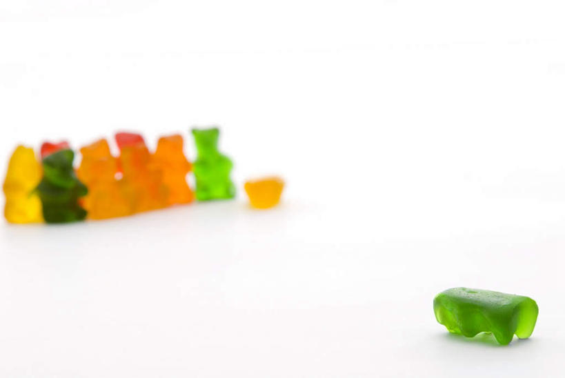 无人,躺,抱,横图,俯视,彩色,室内,特写,白天,白色背景,桌子,野生动物,熊,许多,阴影,反射,影子,食品,糖,糖果,甜点,甜品,泰迪熊,软糖,食物,动物,甜食,可爱,摄影,活泼,影棚,抱着,五颜六色,色彩斑斓,搂着,五彩缤纷,五彩斑斓,五光十色,卧着,怀抱,搂,搂抱,躺着,卧,相抱,拥抱,彩图,高角度拍摄,影棚拍摄,拍摄