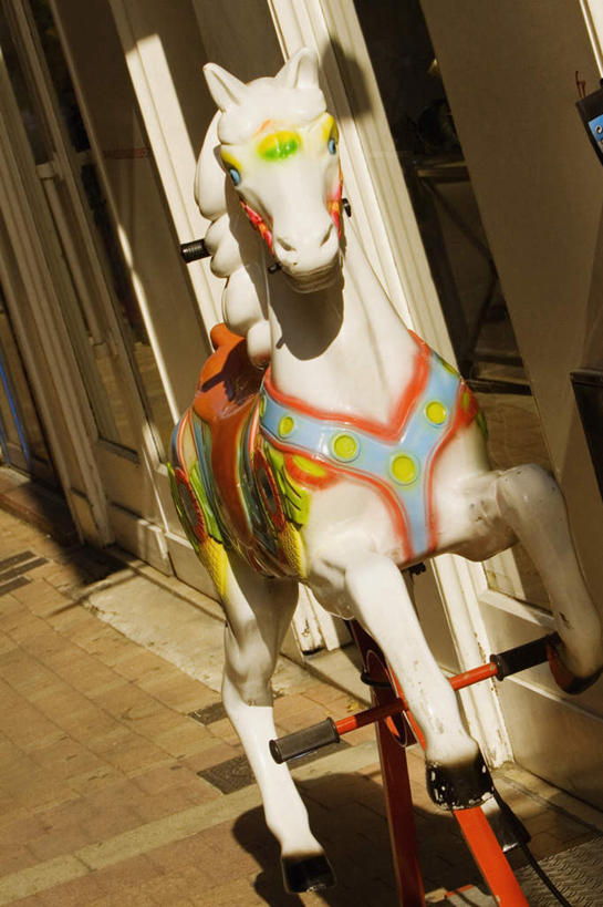 无人,家,竖图,室外,白天,正面,旅游,度假,游戏,快乐,标志建筑,地标,建筑,玩具,法国,欧洲,阴影,光线,影子,房屋,墙,屋子,公寓,玩,娱乐,建设,洋房,楼房,墙壁,墙面,住宅,阳光,享受,休闲,旅游胜地,放松,活动,发泄,消遣,智力,木马,法兰西共和国,首府,波尔多,阿基坦,宣泄,法兰西第五共和国,亚魁当,波尔多市,阿基坦大区,玩耍,嬉戏,彩图,房子