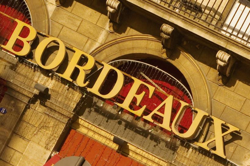 无人,家,横图,室外,白天,正面,旅游,度假,标志建筑,地标,建筑,法国,欧洲,阴影,光线,英文,标志,文字,影子,字符,字母,房屋,墙,屋子,公寓,娱乐,标识,建设,洋房,楼房,墙壁,墙面,住宅,阳光,享受,休闲,旅游胜地,放松,英文字母,法兰西共和国,首府,波尔多,阿基坦,法兰西第五共和国,亚魁当,波尔多市,阿基坦大区,彩图,房子