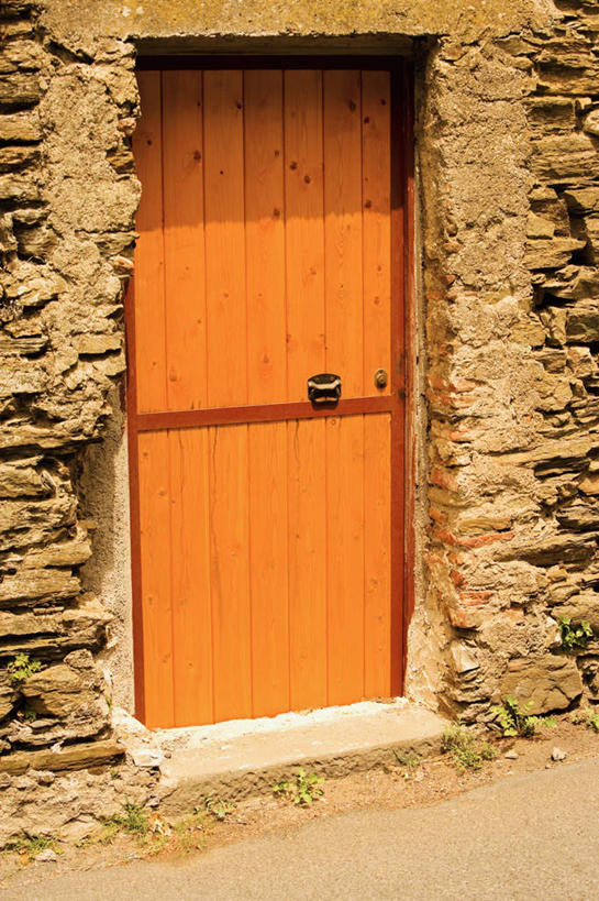 无人,家,竖图,室外,白天,正面,旅游,度假,石头,美景,门,意大利,欧洲,阴影,光线,木制,石子,影子,房屋,墙,屋子,景观,娱乐,楼房,墙壁,墙面,住宅,阳光,自然,木制品,门框,享受,休闲,景色,放松,南欧,自然风光,意大利共和国,利古里亚,利古里亚大区,五渔村,韦尔纳扎,五乡地,石块,岩石,彩图,房子