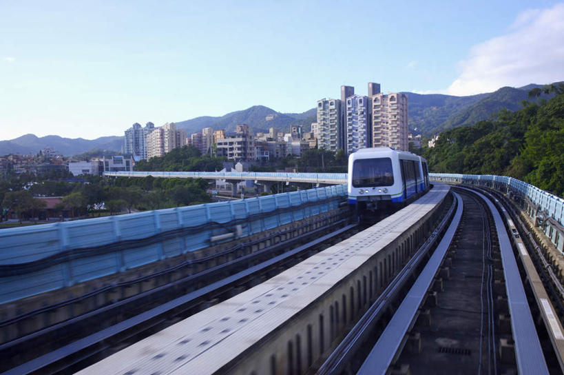 无人,家,高楼大厦,横图,室外,白天,正面,度假,办公楼,美景,山,山脉,植物,城市风光,城市,大厦,地铁,建筑,路,摩天大楼,铁路,写字楼,台湾,中国,亚洲,阴影,光线,影子,房屋,屋子,景观,山峰,云,云朵,轨道,轨道交通,交通,铁轨,山峦,云彩,娱乐,楼房,住宅,树,树木,蓝色,绿色,白云,蓝天,天空,阳光,自然,楼宇,群山,天,享受,休闲,商务楼,景色,放松,运输,生长,晴朗,成长,东亚,台北,港澳台,中华人民共和国,省会,台北市,台湾省,晴空,彩图,房子,大楼,高层建筑,高楼,摩天楼,地铁机动车,地下铁,轻轨,内湖线,台北捷运内湖线,北捷,台北都会区大众捷运系统,台北捷运,台