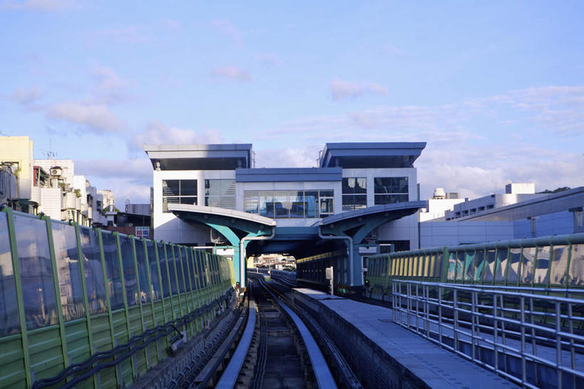 无人,家,高楼大厦,横图,室外,白天,正面,度假,办公楼,美景,城市风光,城市,大厦,道路,建筑,路,摩天大楼,铁路,写字楼,公路,台湾,中国,亚洲,阴影,光线,影子,房屋,屋子,景观,云,云朵,高架,公寓,轨道,交通,铁轨,云彩,娱乐,洋房,楼房,住宅,蓝色,白云,蓝天,天空,阳光,楼宇,天,享受,休闲,商务楼,景色,放松,运输,晴朗,高架桥,东亚,高架道路,跨线桥,台北,港澳台,中华人民共和国,省会,台北市,台湾省,晴空,彩图,房子,大楼,高层建筑,高楼,摩天楼,内湖线,台北捷运内湖线,文德站,北捷,台北都会区大众捷运系统,台北捷运,台