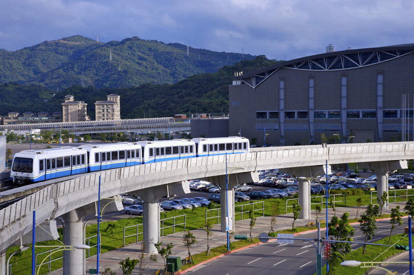 无人,家,横图,室外,白天,正面,度假,草地,草坪,石头,美景,山,山脉,植物,城市风光,城市,道路,地铁,路,铁路,公路,台湾,中国,亚洲,阴影,光线,石子,影子,房屋,屋子,景观,山峰,云,云朵,高架,轨道,轨道交通,交通,铁轨,山峦,云彩,娱乐,楼房,住宅,草,树,树木,蓝色,绿色,白云,蓝天,天空,阳光,自然,群山,天,享受,休闲,景色,放松,运输,生长,晴朗,成长,高架桥,东亚,高架道路,跨线桥,台北,港澳台,中华人民共和国,省会,台北市,台湾省,石块,岩石,晴空,彩图,房子,地铁机动车,地下铁,轻轨,内湖线,南港区,南港展览馆站,台北捷运内湖线,北捷,台北都会区大众捷运系统,台北捷运,台