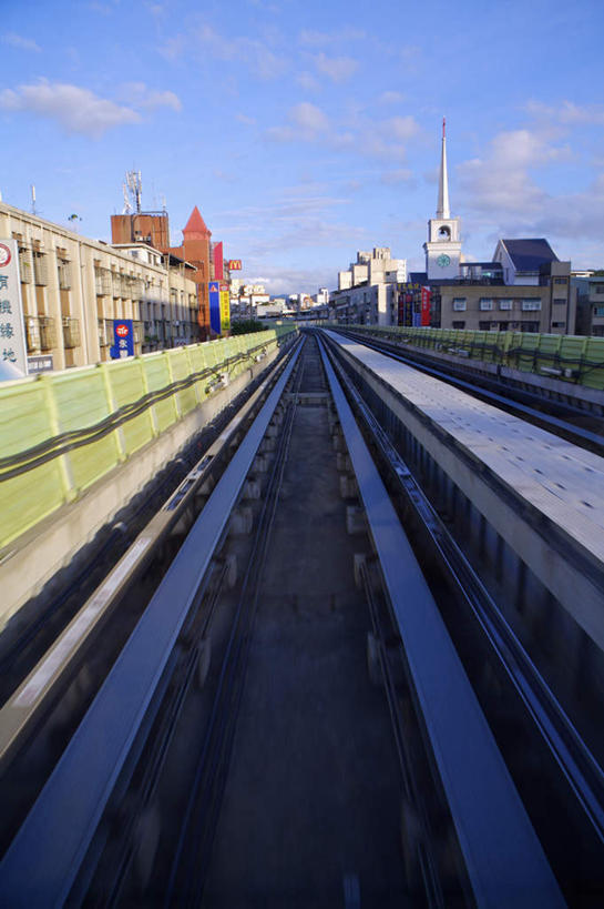 无人,家,高楼大厦,竖图,室外,白天,正面,度假,办公楼,美景,城市风光,城市,大厦,道路,建筑,路,摩天大楼,铁路,写字楼,公路,台湾,中国,亚洲,阴影,光线,影子,房屋,屋子,景观,云,云朵,高架,公寓,轨道,交通,铁轨,云彩,娱乐,洋房,楼房,住宅,蓝色,白云,蓝天,天空,阳光,楼宇,天,享受,休闲,商务楼,景色,放松,运输,晴朗,高架桥,东亚,高架道路,跨线桥,台北,港澳台,中华人民共和国,省会,台北市,台湾省,晴空,彩图,房子,大楼,高层建筑,高楼,摩天楼,内湖线,台北捷运内湖线,北捷,台北都会区大众捷运系统,台北捷运,台