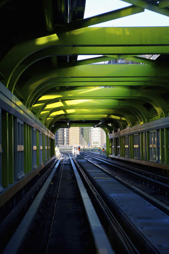 东方人,站,竖图,室外,白天,正面,度假,美景,城市风光,城市,路,铁路,车站,台湾,中国,亚洲,行人,游客,游人,服装,景观,轨道,站台,交通,铁轨,许多人,注视,休闲装,黄种人,娱乐,月台,路人,旅客,衣服,观察,看,站着,一群人,享受,休闲,休闲服,景色,放松,运输,服饰,观看,察看,关注,东亚,台北,港澳台,中华人民共和国,省会,台北市,台湾省,过客,男人,男性,女人,女性,中年男性,中年女性,亚洲人,站立,半身,彩图,剑南路站,内湖线,台北捷运内湖线,北捷,台北都会区大众捷运系统,台北捷运,台