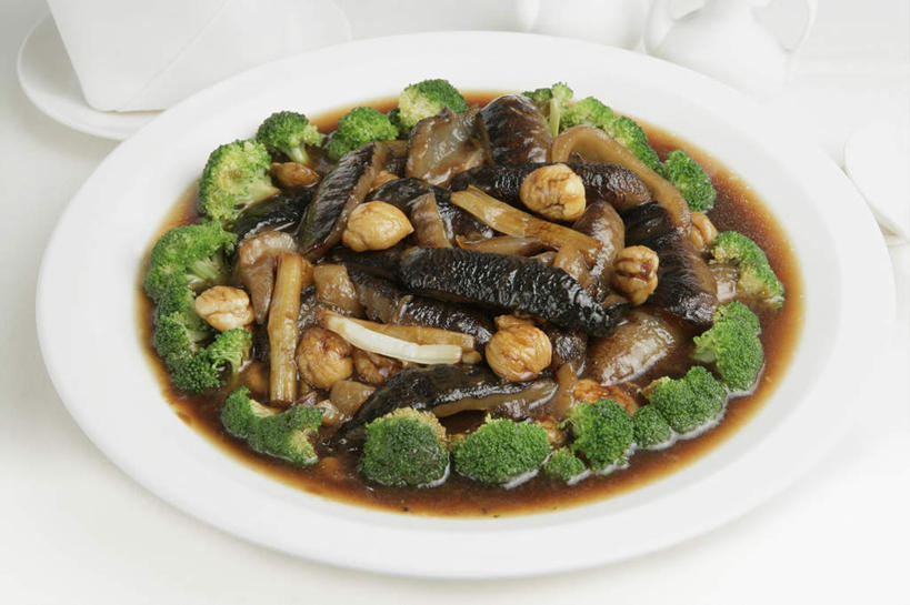 海鲜,无人,横图,俯视,室内,特写,白天,白色背景,烹饪,中餐,蔬菜,餐具,阴影,新鲜,反射,碟子,盘,影子,花菜,花椰菜,西兰花,料理,食品,水产,菜肴,美食,海洋生物,食物,盘子,碟,中式,摄影,佳肴,有机食品,绿色食品,影棚,椰菜花,海参,水生动物,海产品,水生物,棘皮动物,海底动物,甘蓝花,彩图,高角度拍摄,影棚拍摄,拍摄