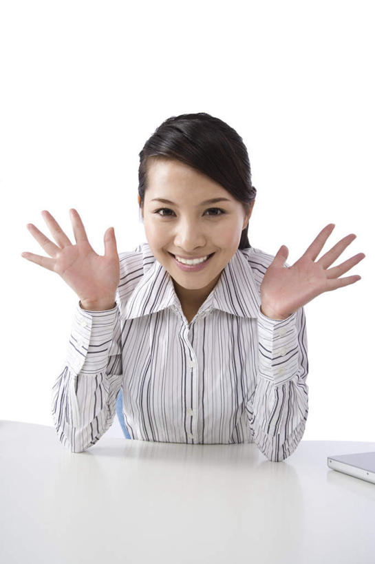 东方人,一个人,商务人士,商务女性,办公室,竖图,室内,白天,白色背景,正面,家具,桌子,亚洲,仅一个年轻女性,仅一个女性,仅一个人,阴影,套装,反射,影子,办公桌,记事本,黄种人,本子,笔记本,摄影,影棚,商务装,工薪阶层,办公家具,年轻女性,女人,女性,亚洲人,白领,上班族,半身,彩图,影棚拍摄,拍摄