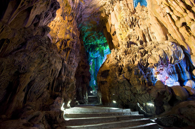 无人,横图,彩色,室外,白天,正面,旅游,度假,石头,美景,楼梯,霓虹灯,桂林,中国,亚洲,阴影,光线,影子,阶梯,景观,灯光,七彩,娱乐,光源,霓虹,台阶,灯,自然,享受,休闲,景色,放松,洞穴,广西,照明设备,自然风光,东亚,钟乳石,石钟乳,广西壮族自治区,中华人民共和国,桂林市,桂,华南地区,氖灯,洞窟,窟窿,石块,岩石,彩图,芦笛岩