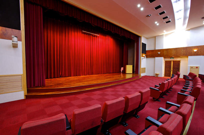 无人,舞台,横图,室内,白天,正面,门,照明,一排,整齐,灯光,顶灯,座位,灯,排列,红色,灯具,门框,帷幕,照亮,照明设备,队列,帷幔,幕布,幕帘,帷幔布,坐位,彩图,报告厅