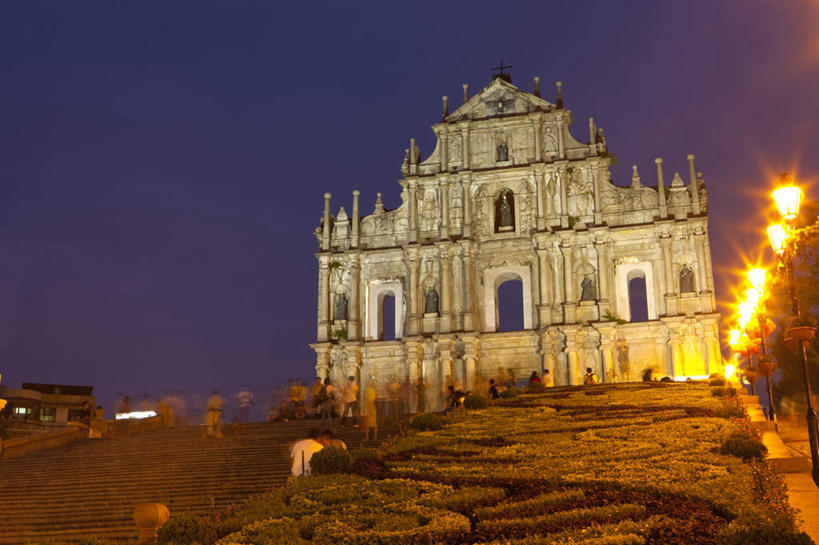 无人,教堂,横图,室外,白天,仰视,旅游,度假,石头,名胜古迹,山,山脉,植物,标志建筑,地标,建筑,路灯,照明,澳门,中国,亚洲,阴影,节日,遗迹,光线,石子,影子,山峰,云,云朵,灯光,山峦,云彩,古迹,文化,文物,娱乐,建设,古建筑,废墟,灯,树,树木,蓝色,绿色,白云,蓝天,天空,自然,黄昏,群山,天,祈祷,享受,休闲,健康,旅游胜地,放松,许愿,宗教,信仰,生长,晴朗,成长,纪念,祈求,照亮,基督教,照明设备,天主教,信念,古文明,东亚,大三巴牌坊,港澳台,中华人民共和国,澳门特别行政区,澳,薄暮,平安,石块,岩石,晴空,彩图,低角度拍摄,傍晚,大教堂,礼拜堂