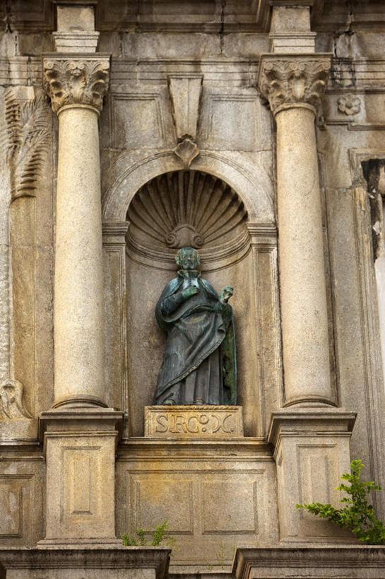 无人,教堂,竖图,室外,白天,仰视,旅游,度假,名胜古迹,标志建筑,地标,建筑,雕塑,澳门,中国,亚洲,节日,遗迹,艺术,装饰,雕刻,雕像,墙,古迹,文化,文物,娱乐,建设,古建筑,墙壁,墙面,工艺品,祈祷,享受,休闲,健康,旅游胜地,放松,许愿,宗教,信仰,纪念,祈求,美术,基督教,天主教,主题,陈列,信念,古文明,东亚,大三巴牌坊,港澳台,中华人民共和国,功能,美学,澳门特别行政区,澳,平安,彩图,低角度拍摄,大教堂,礼拜堂