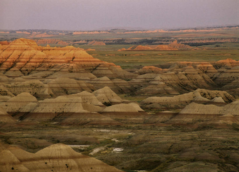 无人,横图,俯视,室外,白天,旅游,度假,石头,美景,山,山脉,美国,阴影,光线,石子,影子,地平线,景观,山峰,辽阔,地面,山峦,娱乐,蓝色,蓝天,天空,阳光,自然,群山,天,享受,休闲,广阔,景色,放松,晴朗,一望无际,北美,北美洲,自然风光,延伸,美洲,南达科他州,沉积岩,万里无云,天地相交,北亚美利加洲,亚美利加洲,南达科他,草狼之州,晴朗之州,无边无际,一马平川,水成岩,石块,岩石,晴空,晴空万里,彩图,高角度拍摄
