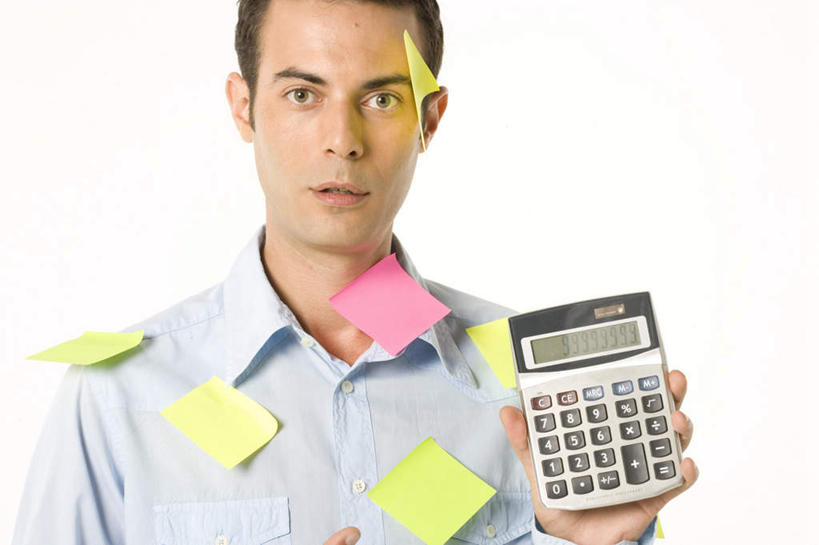 西方人,脸,头,脸颊,脖子,手,一个人,商务人士,商务男性,站,横图,室内,特写,白天,白色背景,正面,衬衫,计算器,欧洲,欧洲人,仅一个男性,仅一个人,握,套装,粘性,计算,科学,标志,数字,文字,字符,办公用品,便利贴,便签,拿,拿着,注视,标识,肩膀,文具,仅一个年轻男性,粉色,黄色,观察,看,站着,手部,握着,理财,财务,摄影,阿拉伯数字,影棚,观看,单手,办公设备,文具用品,记事,察看,关注,数学,商务装,工薪阶层,快捷,文化工具,方便,N次贴,便条贴,告诉贴,即时贴,男人,男性,年轻男性,白种人,头部,脖,颈,颈部,脸部,脸蛋,面部,白领,上班族,站立,半身,彩图,影棚拍摄,衬衣,拍摄