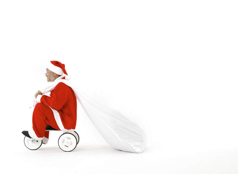 东方人,一个人,坐,横图,室内,白天,白色背景,侧面,袋子,圣诞节,亚洲,仅一个男性,仅一个人,圣诞老人,握,服装,节日,庆祝,拿,麻袋,拿着,注视,黄种人,文化,车,衣服,红色,容器,交通工具,观察,看,仅一个老年男性,庆典,握着,摄影,服饰,影棚,观看,纪念,储藏,雪橇,察看,衣着,储存,穿着,关注,载具,雪橇车,表演服,演出服,衣饰,礼物车,道具服,老年男性,男人,男性,亚洲人,坐着,彩图,全身,影棚拍摄,拍摄,贮存