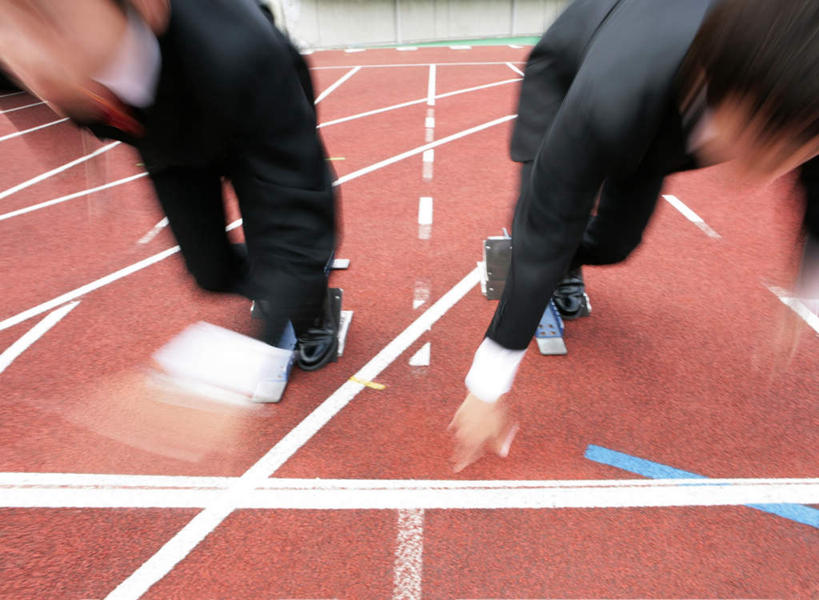 东方人,两个人,同事,商务人士,商务男性,体育馆,运动场,起跑线,起点,跑,横图,俯视,室外,白天,鞋,衬衫,锻炼,旅游,度假,成功,运动,合作,团队,集体,信心,鞋子,亚洲,撑,弯腰,阴影,套装,开始,朦胧,模糊,光线,影子,分界线,皮革,注视,黄种人,娱乐,体育场,队伍,阳光,观察,看,享受,休闲,放松,田径场,观看,察看,领导,撑着,成就,关注,室外运动,商务装,户外运动,合伙,领袖,工薪阶层,起始,弯身,运动馆,体育,男人,男性,年轻男性,亚洲人,白领,上班族,跑步,半身,彩图,高角度拍摄,衬衣,皮鞋,健身,起跑点
