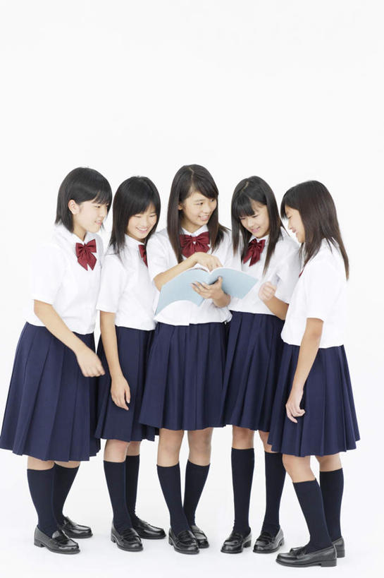 东方人,儿童,伙伴,朋友,学生,站,竖图,室内,白天,白色背景,正面,制服,友谊,纯洁,亚洲,五个人,一排,握,服装,整齐,记事本,许多人,拿,拿着,注视,黄种人,袜子,排列,小孩,本子,笔记本,观察,看,站着,一群人,同学,校服,可爱,童年,童趣,握着,摄影,影棚,观看,长袜,察看,校友,队列,关注,童真,烂漫,无邪,长筒袜,学生服,同窗,学友,长统袜,天真,友情,女孩,女人,女性,亚洲人,站立,彩图,全身,影棚拍摄,拍摄,日本校服,女生