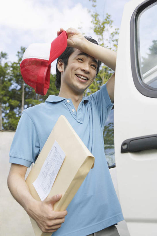 东方人,一个人,商务人士,商务男性,农田,站,举,笑,微笑,露齿笑,竖图,室外,白天,正面,衬衫,庄稼,农作物,树林,植物,汽车,帽子,亚洲,仅一个男性,仅一个人,擦,抚摸,握,套装,材料,档案,文件,纸,云,云朵,面包车,拿,云彩,拿着,注视,黄种人,运动帽,车,树,树木,仅一个年轻男性,蓝色,绿色,白云,蓝天,天空,自然,手稿,资料,交通工具,天,观察,看,托,站着,鸭舌帽,擦拭,握着,生长,晴朗,成长,观看,证明,察看,关注,载具,文档,商务装,工薪阶层,揩擦,拭,男人,男性,年轻男性,亚洲人,白领,上班族,晴空,举起,举手,举着,向上举,向上伸,向上托,站立,半身,彩图,衬衣,耕地,庄稼田,轻抚