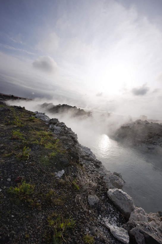 无人,竖图,室外,白天,正面,草地,草坪,美景,山,山脉,植物,雾,阴影,朦胧,模糊,光线,影子,景观,山峰,云,云朵,山峦,云彩,草,蓝色,绿色,白云,蓝天,天空,阳光,自然,群山,天,景色,晴朗,迷雾,自然风光,大雾,晴空,彩图