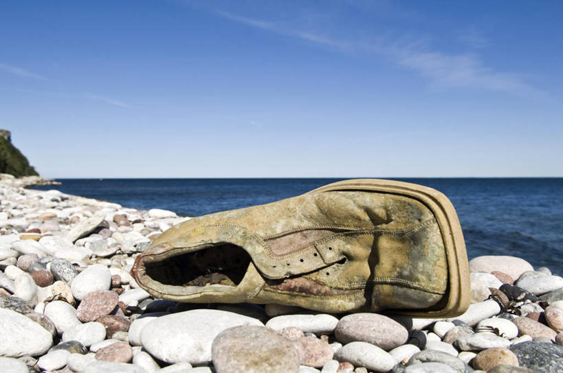 无人,横图,室外,特写,白天,正面,旅游,度假,海浪,海洋,石头,美景,沙滩,鞋子,瑞典,欧洲,阴影,破旧,陈旧,光线,沙子,石子,影子,海岸,景观,浪花,水平线,云,云朵,辽阔,海平线,沙地,云彩,娱乐,蓝色,白云,蓝天,天空,阳光,自然,海水,天,享受,休闲,广阔,鹅卵石,景色,放松,晴朗,休闲鞋,一望无际,板鞋,斯堪的纳维亚,自然风光,北欧,斯堪的那维亚,斯堪的那维亚半岛,斯堪的纳维亚半岛,丢弃,按摩石,海景,抛弃,瑞典王国,无边无际,一马平川,遗弃,摈弃,扔掉,扔弃,甩掉,扬弃,大海,风浪,海,海水的波动,海滩,近岸浪,石块,涌浪,晴空,彩图,水天相接,水天一线