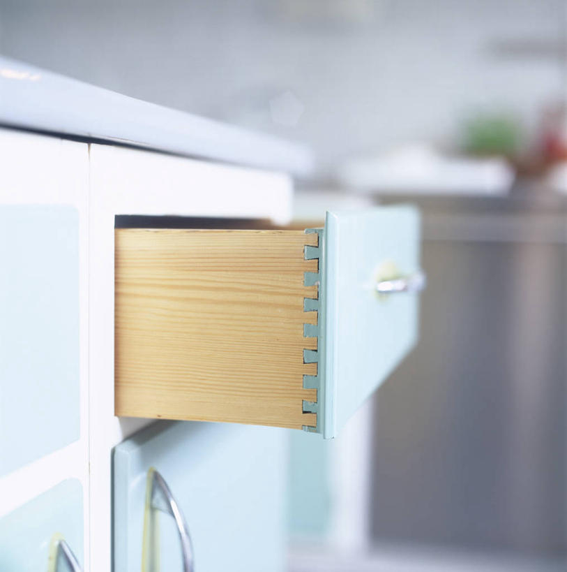 无人,竖图,室内,特写,白天,正面,厨房,柜子,静物,抽屉,阴影,朦胧,模糊,反射,影子,储物柜,打开,开启,储存,储备,蕴藏,贮备,抽斗,彩图,灶间,贮存