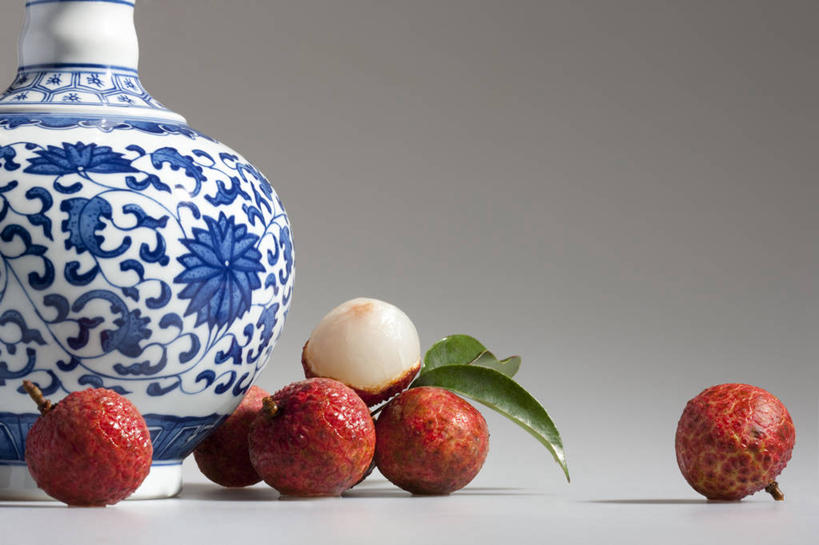 无人,横图,彩色,特写,留白,荔枝,静物,水果,中国,亚洲,灰色背景,材料,瓷器,食品,陶瓷制品,饮食,摄影,有机食品,影棚,青花瓷,五颜六色,宁静,部分,色彩斑斓,清新,中国文化,摄影棚,五彩缤纷,东亚,健康食物,五彩斑斓,五光十色,彩图,影棚拍摄,拍摄,传统文化