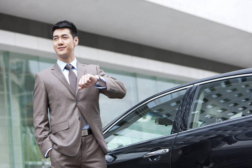 东方人,成年人,一个人,商务人士,商务男性,站,微笑,横图,室外,白天,衬衫,商务,快乐,幸福,智慧,信心,城市,汽车,北京,中国,亚洲,仅一个男性,仅一个人,套装,正装,现代,仅一个年轻男性,职业,财富,摄影,腕表,经理,都市风光,忙碌,商务装,工薪阶层,东亚,男人,男性,年轻男性,亚洲人,中国人,年轻人,白领,商人,上班族,彩图,衬衣,短发,首席执行官